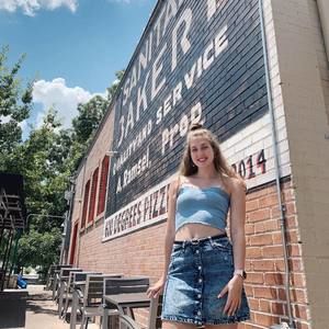 Meet your Posher, Caitlin